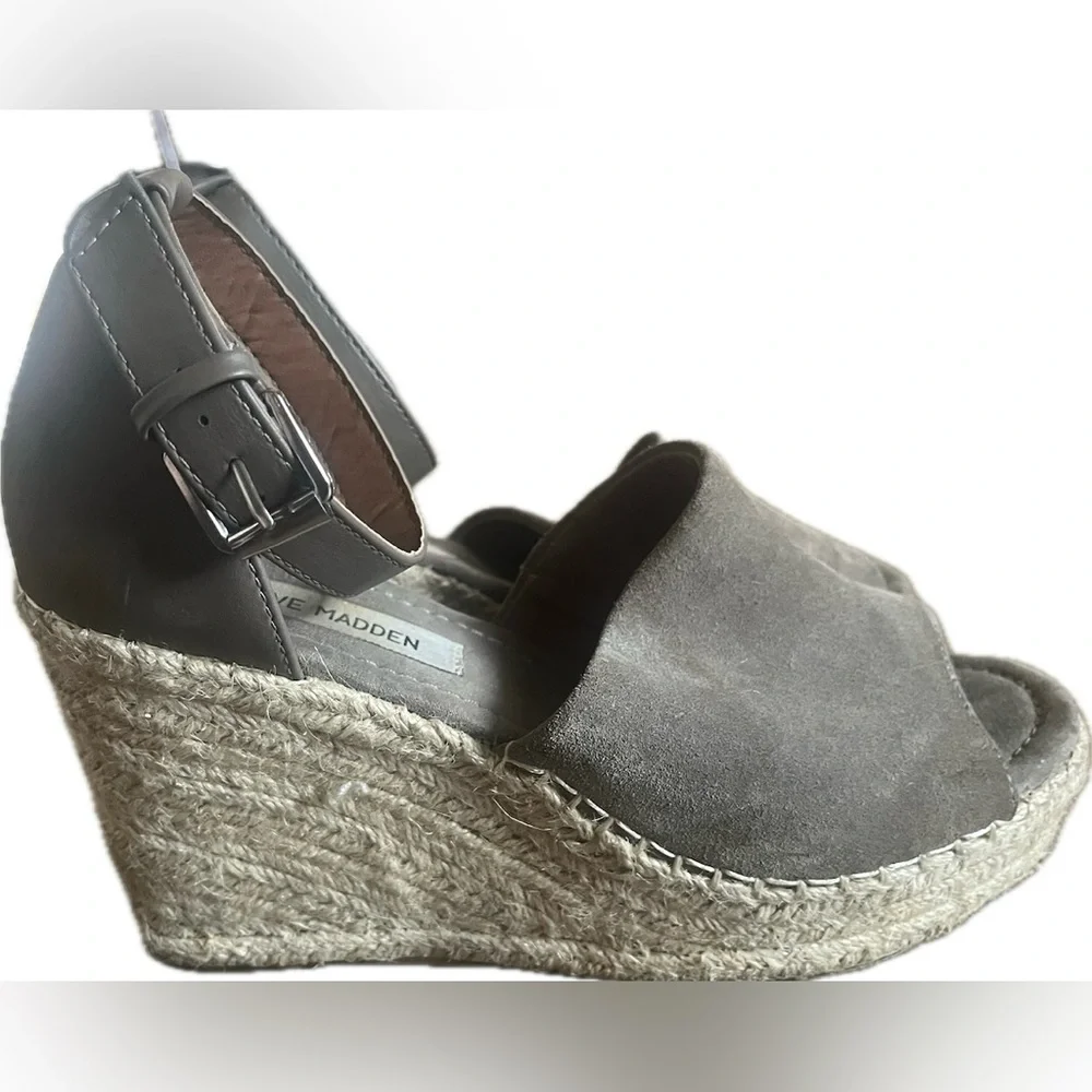 Steve Madden Jaylen Gray Leather Wedge Sandals Women’s size 9M.